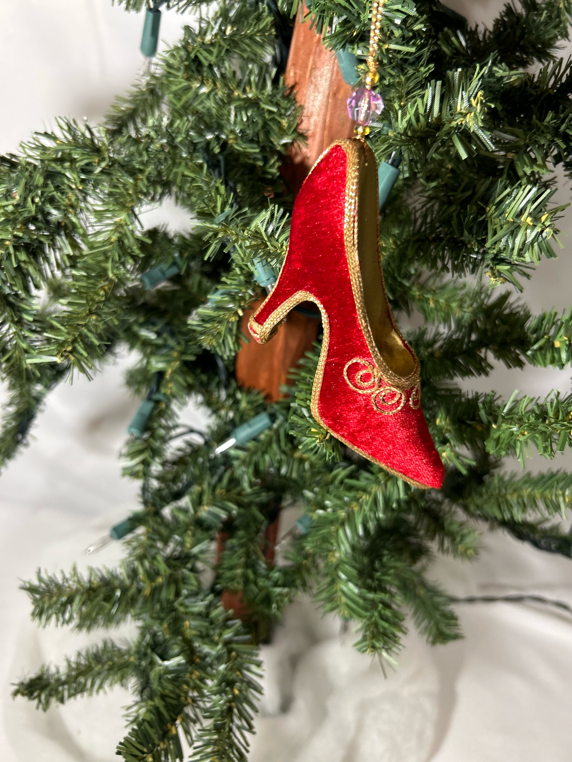 Red velvet heel ornament with gold threading